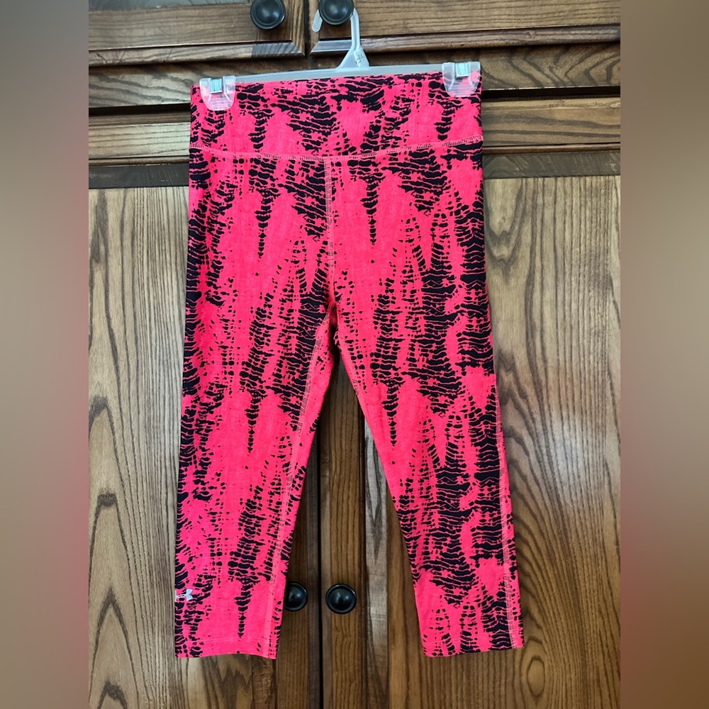 Women’s Capri Pink and Black Leggings